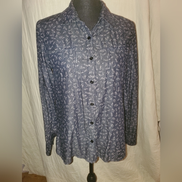 United By Blue Tops - United By Blue organic button up shirt with collar